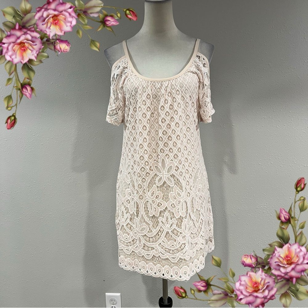 Venus Elegant Cream Lace cold shoulder short‎ sleeve Dress size small